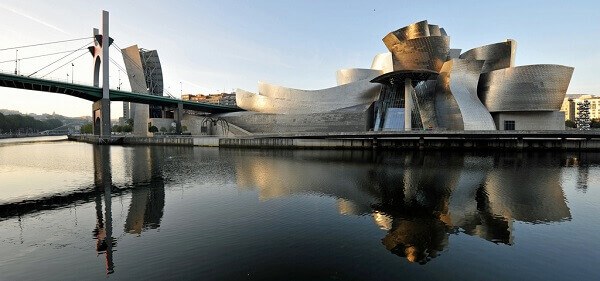 Frank Gehry: Museu Guggenheim Bilbao (vista lateral)