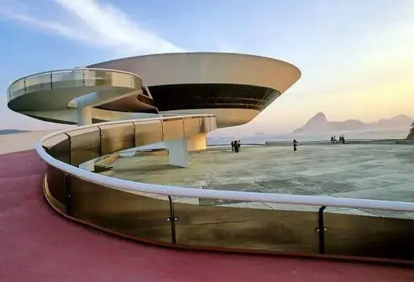 Oscar Niemeyer: Museu de Arte Contemporânea (entrada)