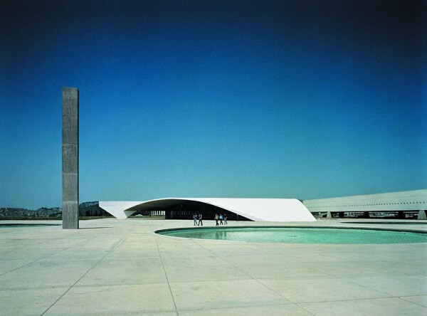 Oscar Niemeyer: Universidade de Constantine