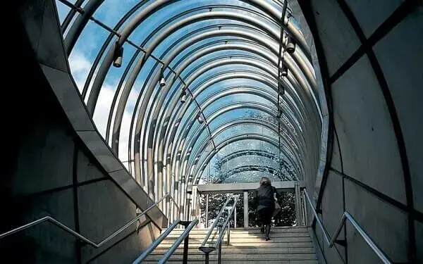 Norman Foster: metrô de Bilbao (escadas)