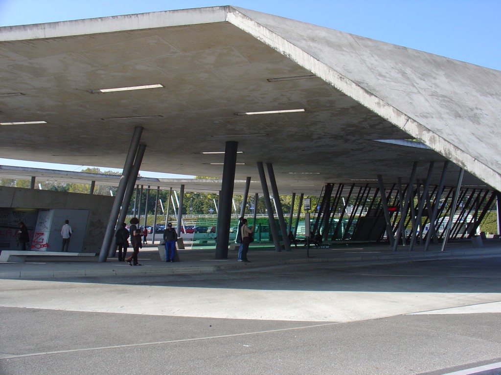 N terminal. Вокзал Hoenheim-North. 2001 Вокзал Hoenheim-North, Страсбург, Франция. Вокзал Hoenheim-North и автостоянка, Страсбург, Франция. Terminus Hoenheim Заха Хадид.