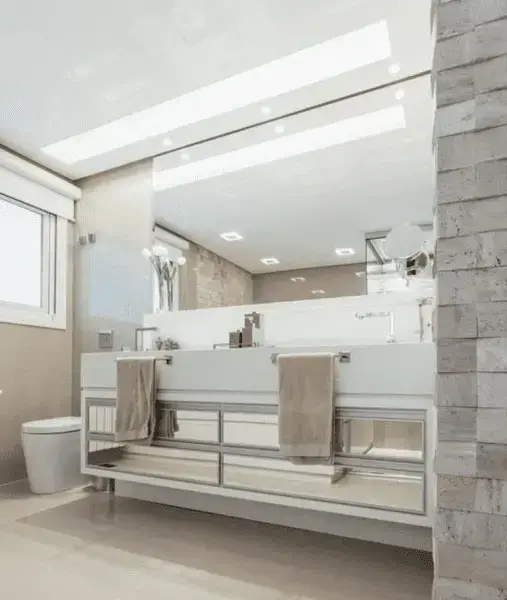 Projeto de banheiro de casal: Iluminação ideal para o banheiro