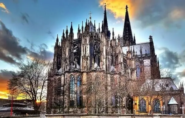 Estilos arquitetônicos: Catedral de Colônia