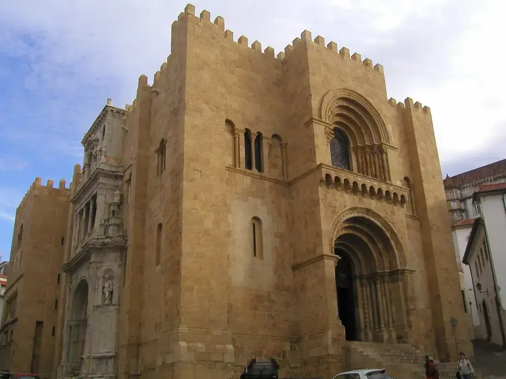 arquitectura-medieval-Igreja-Sé-Velha