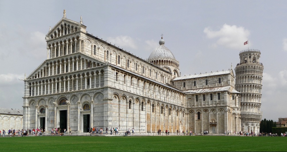arquitetura-medieval-catedral-de-santa-maria-Duomo-di-Pisa