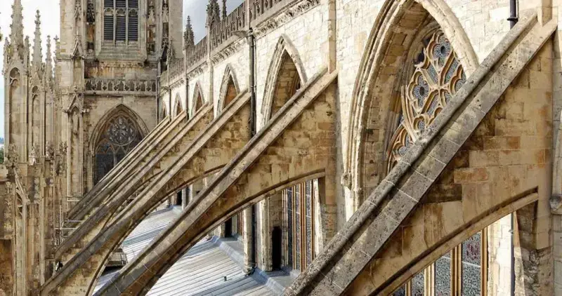 arquitetural-medieval-arcobotante-estilo-gótico