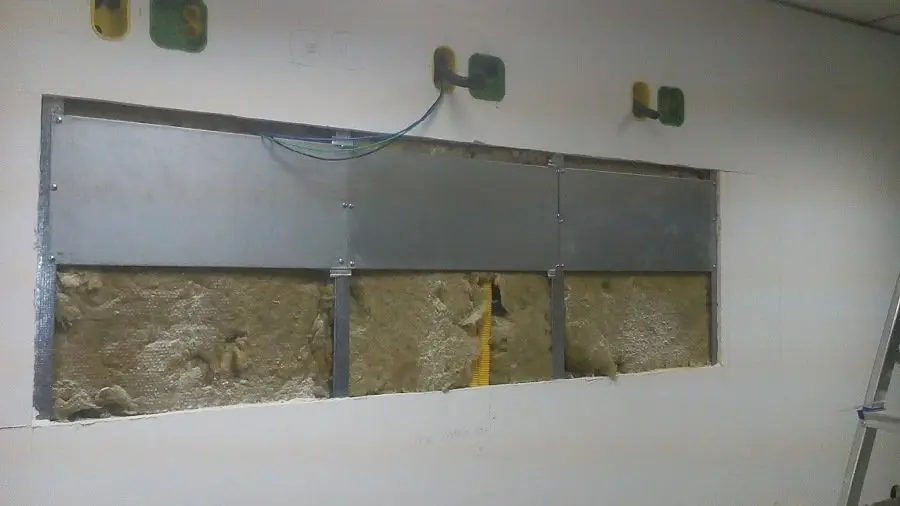 Como fazer reforço em parede de drywall: Abertura em parede drywall para instalação de reforço