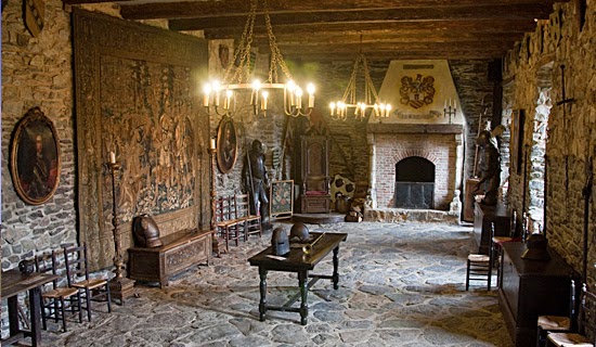 castelos medievais interior de um castelo