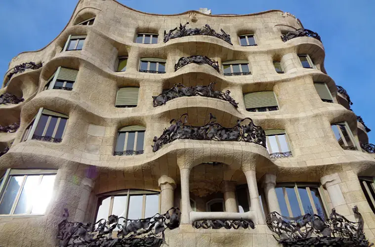 Arquitetura Espanhola: Casa Milá