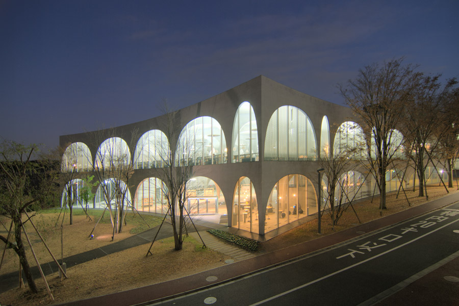 Arquitectura japonesa: Biblioteca de la Universidad de Arte de Tama