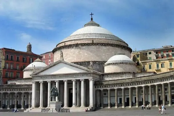 Arquitetura neoclássica: Fachada da Basílica de San Francesco di Paola