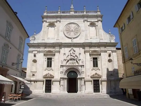 Arquitetura neoclássica: Igreja de San Nicola da Tolentino
