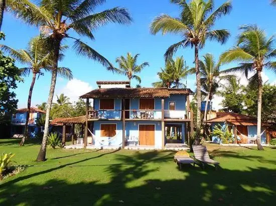 Projeto de Casa de Praia: fachada azul e estilo rústico (fonte: TripAdvisor)