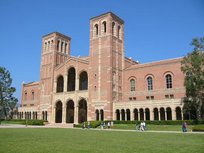Arquitectura romántica: edificio principal de la Universidad de California