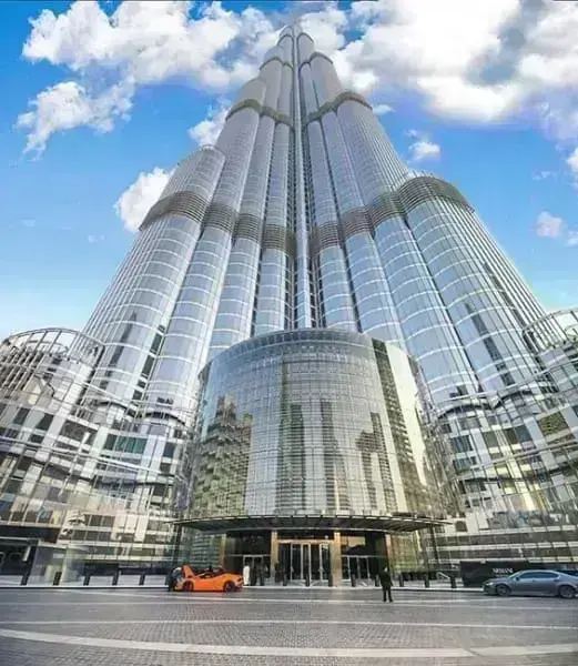 O maior prédio do mundo: entrada do Burj Khalifa (foto: Pinterest)