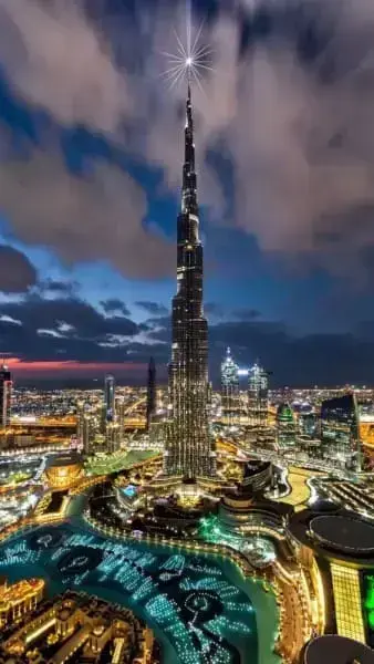 Maior prédio do mundo: Burj Khalifa iluminado à noite (foto: Pinterest)