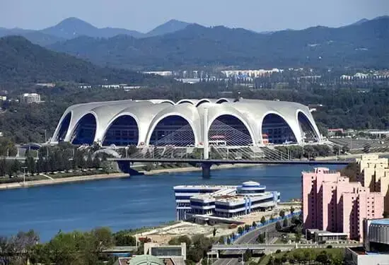Maior estádio do mundo: Estádio Rungrado Primeiro de Maio (vista aérea)