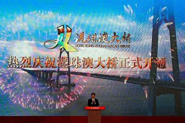 Maior ponte do mundo: Presidente chinês, Xi Jinping, na inauguração da obra (Foto Andy Wong/AP)