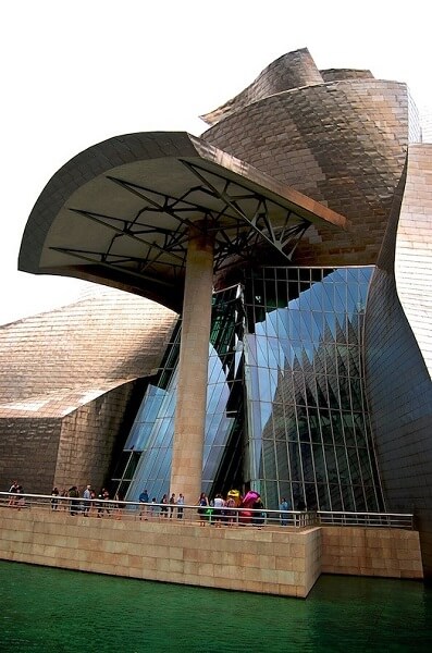 Grandes projetos arquitetônicos: Museu Guggenheim - Fachada