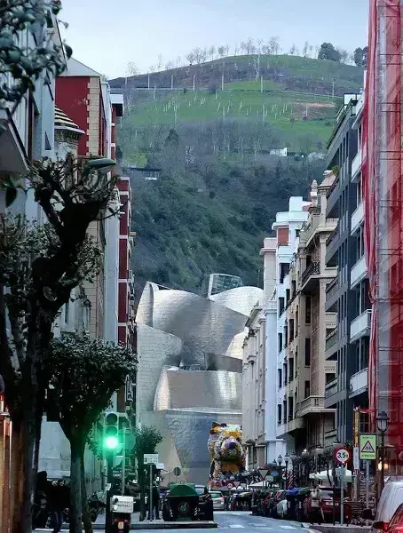 Museo Guggenheim de Bilbao: integración con la ciudad