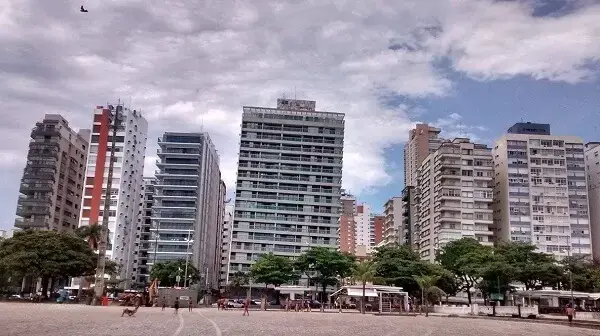 Tipos de solos: edifícios na orla de Santos