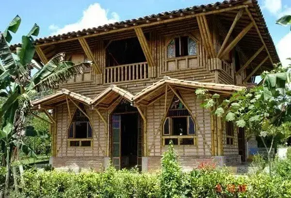 Casa sustentable: casa con adobe y bambú