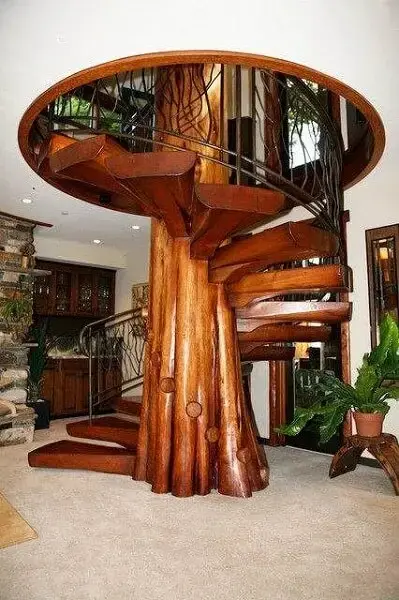 Escada Helicoidal em formato de árvore