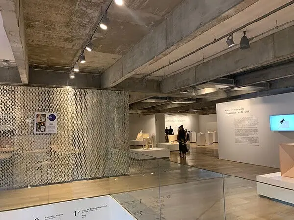 Japan House: paredes flexíveis