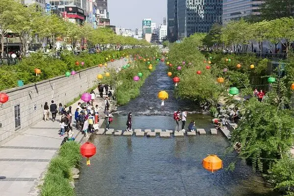 Maiores cidades do mundo: córrego Cheonggyecheon revitalizado