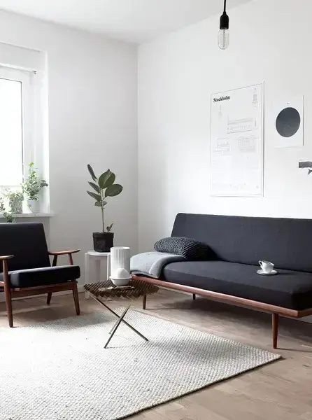 Minimalismo: habitación minimalista decorada con tonos negros, blancos y madera