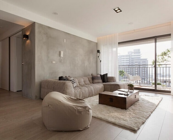 Minimalismo: habitación minimalista con pared de cemento quemado