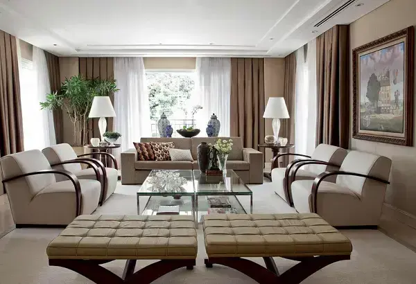 Simetria na decoração: sala de estar com tons neutros