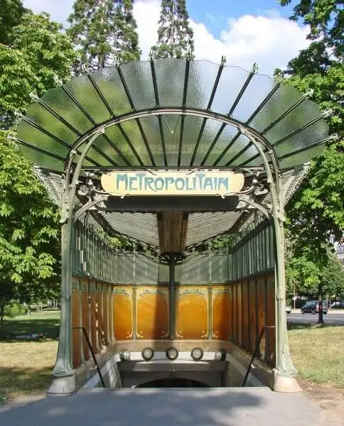 Art Nouveau: Style Metro (Hector Guimard) (foto: Wikipédia)