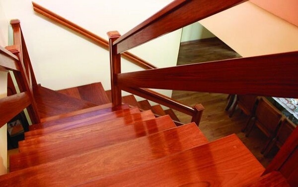 Madeira de lei: material é usado em escadas