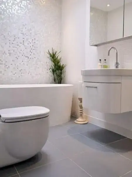 Porcelanato acetinado para banheiro: decoração clean