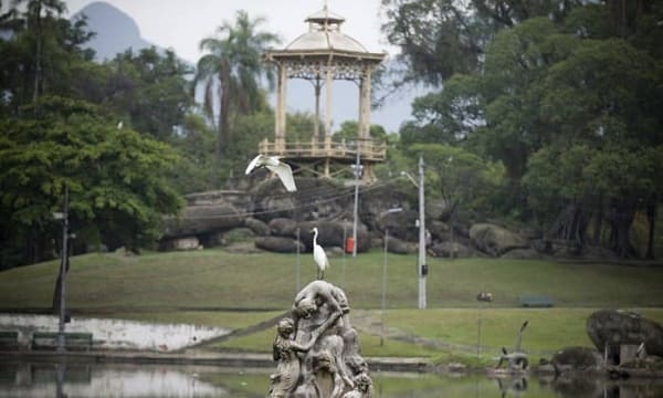 Quinta da Boa Vista: escultura no lago principal