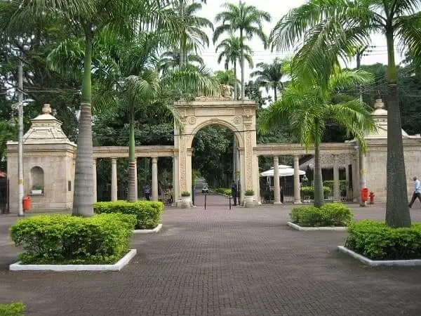 Quinta da Boa Vista: portão na entrada do Zoológico da Quinta da Boa Vista (RioZoo)
