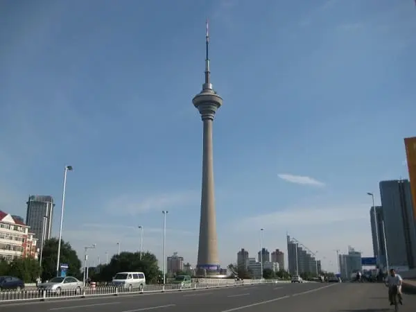 Torre mais alta do mundo: Torre de rádio e TV de Tianjin (8ª posição)
