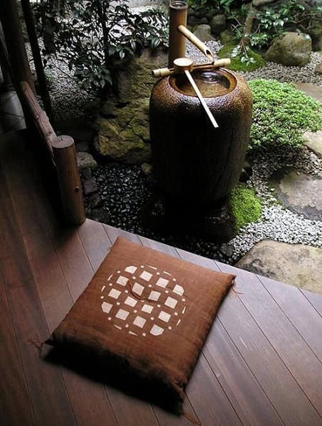 Casa japonesa: zabuton marrom