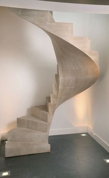Escada de concreto helicoidal traz movimento para o ambiente (foto: Pinterest)