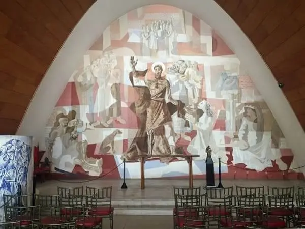 Igreja da Pampulha: altar com painel de São Francisco de Assis (foto: Viajento)