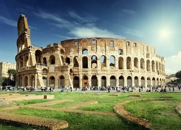 As sete maravilhas do mundo: Coliseu de Roma - fachada e área externa