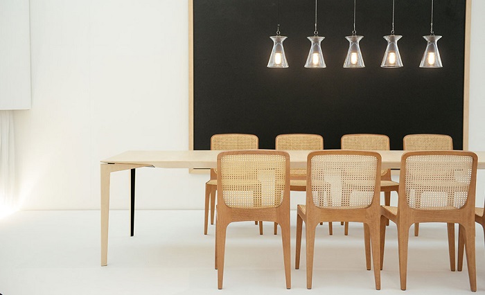 Jader Almeida mesa Dinn e cadeiras Dinna. Fonte: Way Design