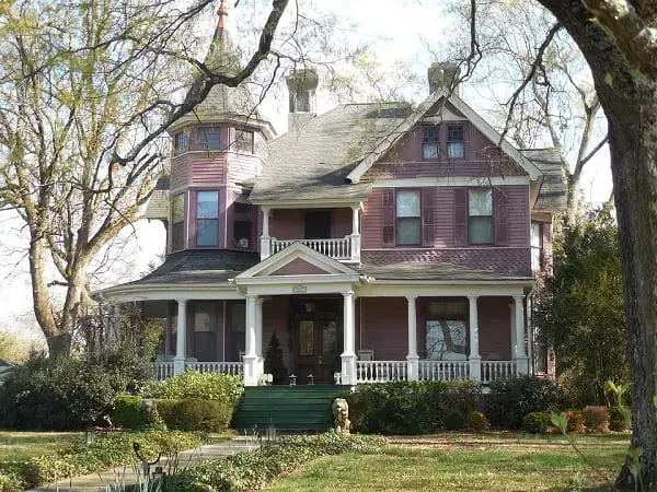 Casa estilo americano: fachada lila (foto: pixabay)