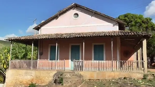 Casas Antigas: Casa no Engenho de Camaçari, em Pernambuco (foto: Youtube)