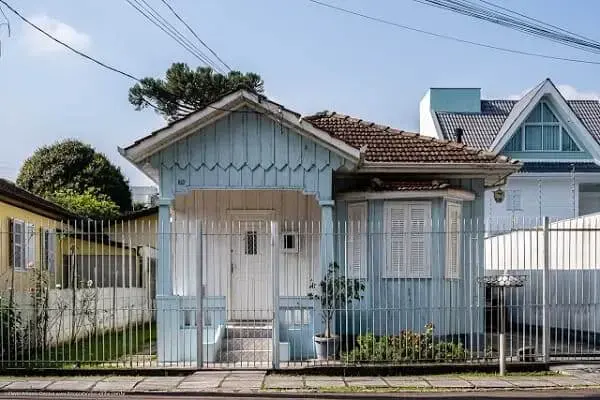 Casas Antigas: casa de madeira azul em Curitiba, Paraná (foto: Fotografando Curitiba)