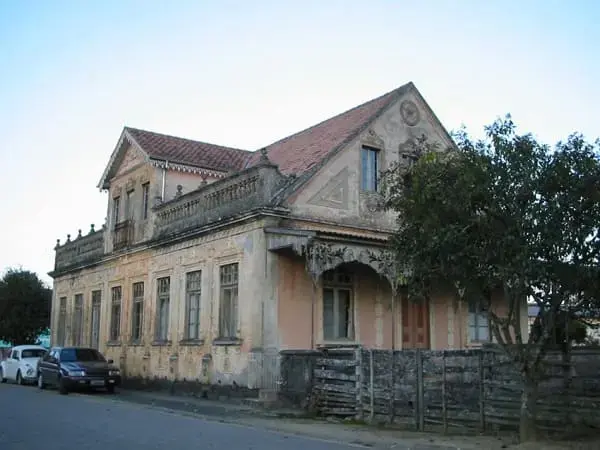 Casas antigas: casa com cerca de madeira e balaúste em Rancho Queimado, Santa Catarina (foto: Weber-ruiz)