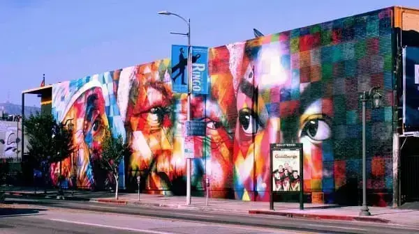 9. Kobra grafite: Olhar a Paz, em Los Angeles, Califórnia, EUA