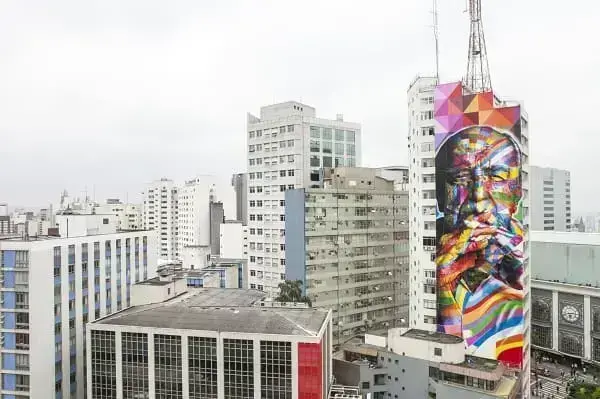 7. Kobra grafite: Oscar Niemeyer, Praça Oswaldo Cruz, av. Paulista, em São Paulo