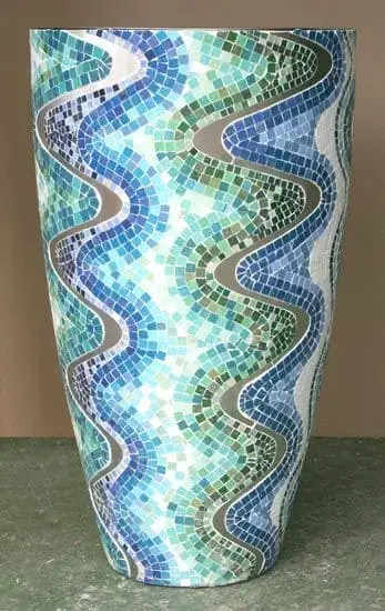 Mosaico em vasos dá destaque para ambientes (foto: Pinterest)